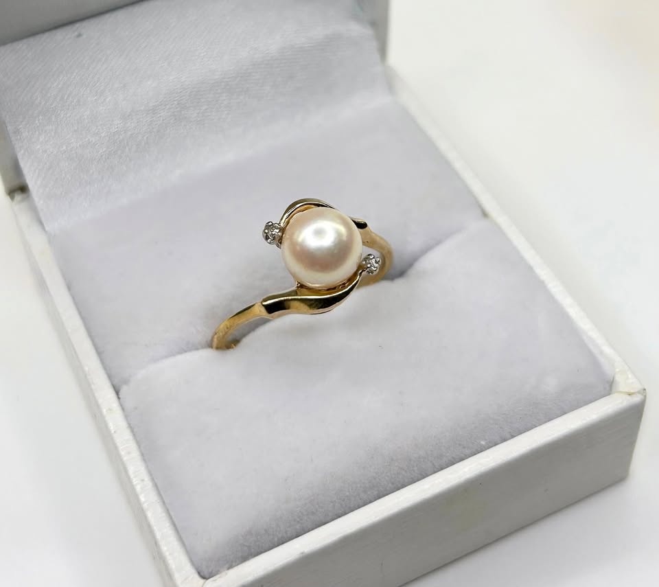 10K Yellow Gold Ring With Pearl & Diamonds
