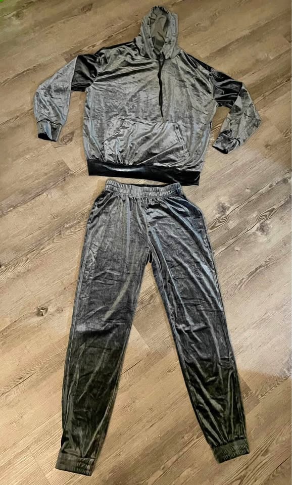 Brand new matching velour tracksuit set in silvery grey