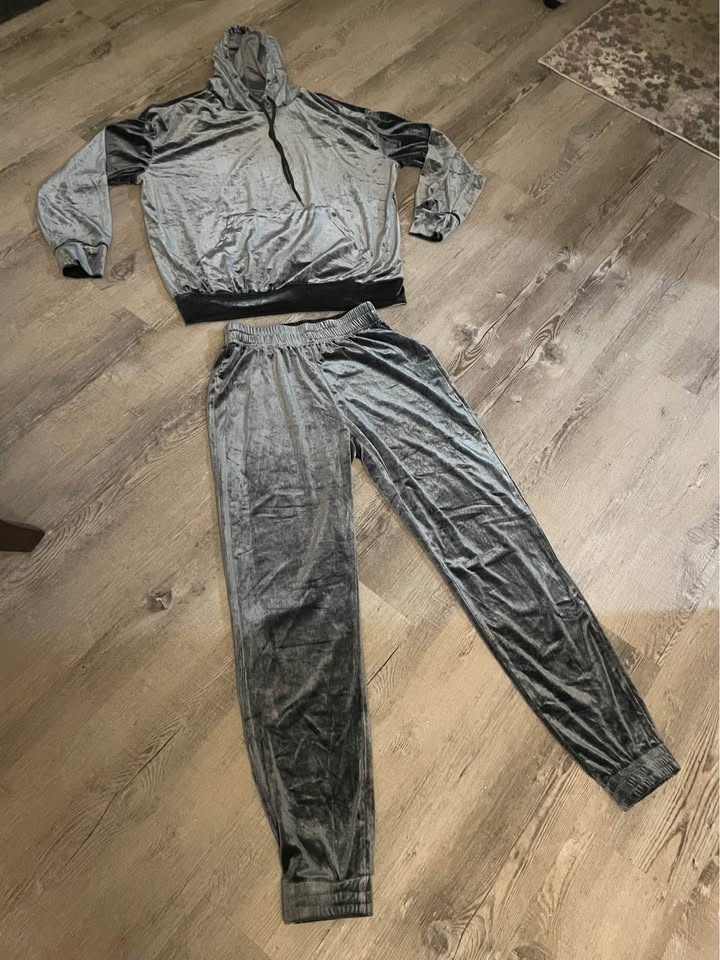 Brand new matching velour tracksuit set in silvery grey - photo 2