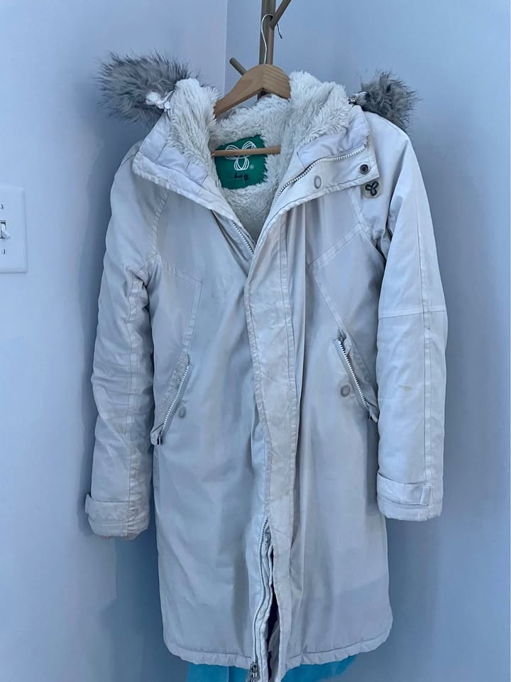 White T&A parka from Aritzia- size M