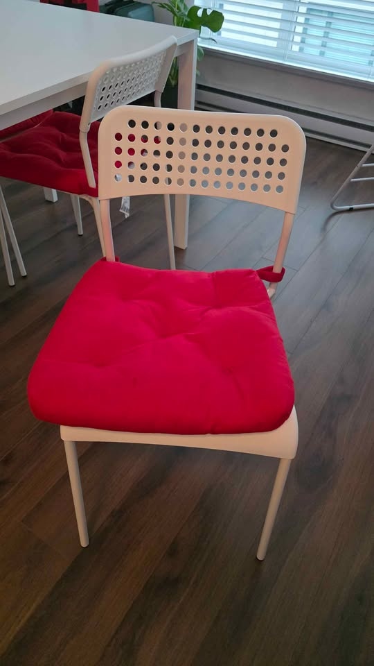 Dining table with 4 chairs [IKEA] - photo 2