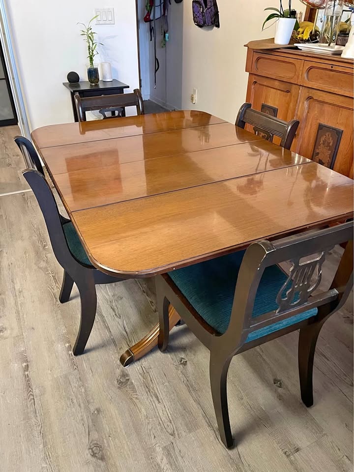 Duncan Phyfe Drop Leaf Table with 2 leaf inserts