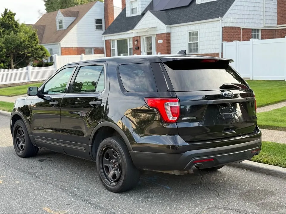 2017 Ford Explorer · Explorer image indicator(5)