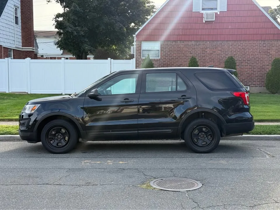 2017 Ford Explorer · Explorer image indicator(6)