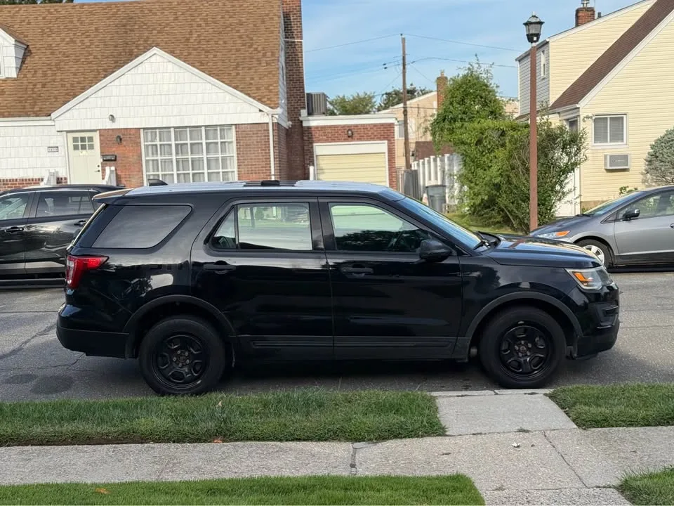 2017 Ford Explorer · Explorer image indicator(7)