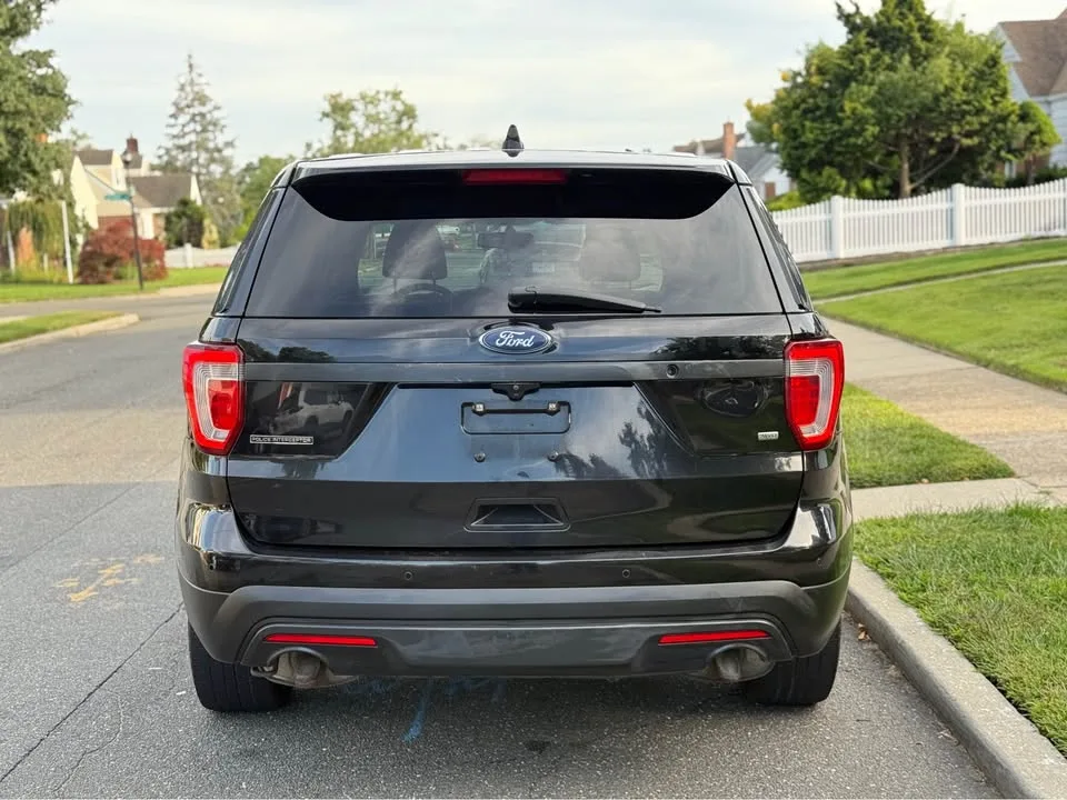 2017 Ford Explorer · Explorer image indicator(8)