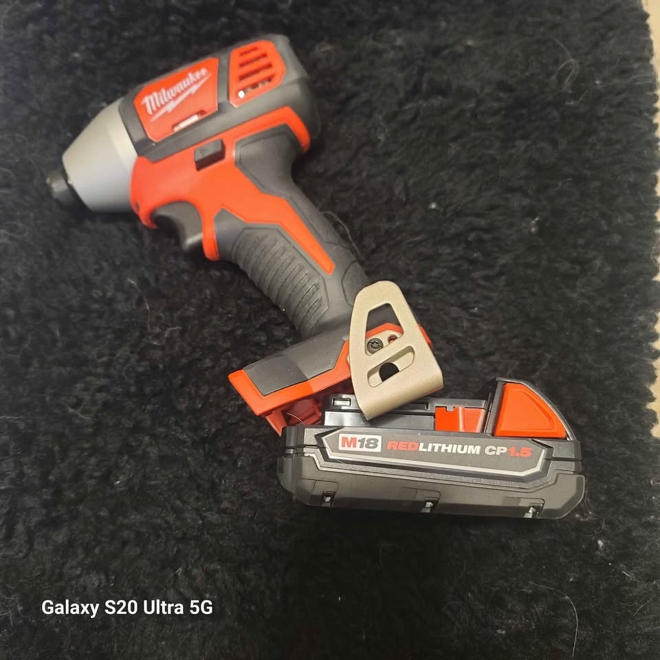NEW Milwaukee M18 IMPACT WRENCH with NEW Milwaukee Lithium BATTE - photo 2