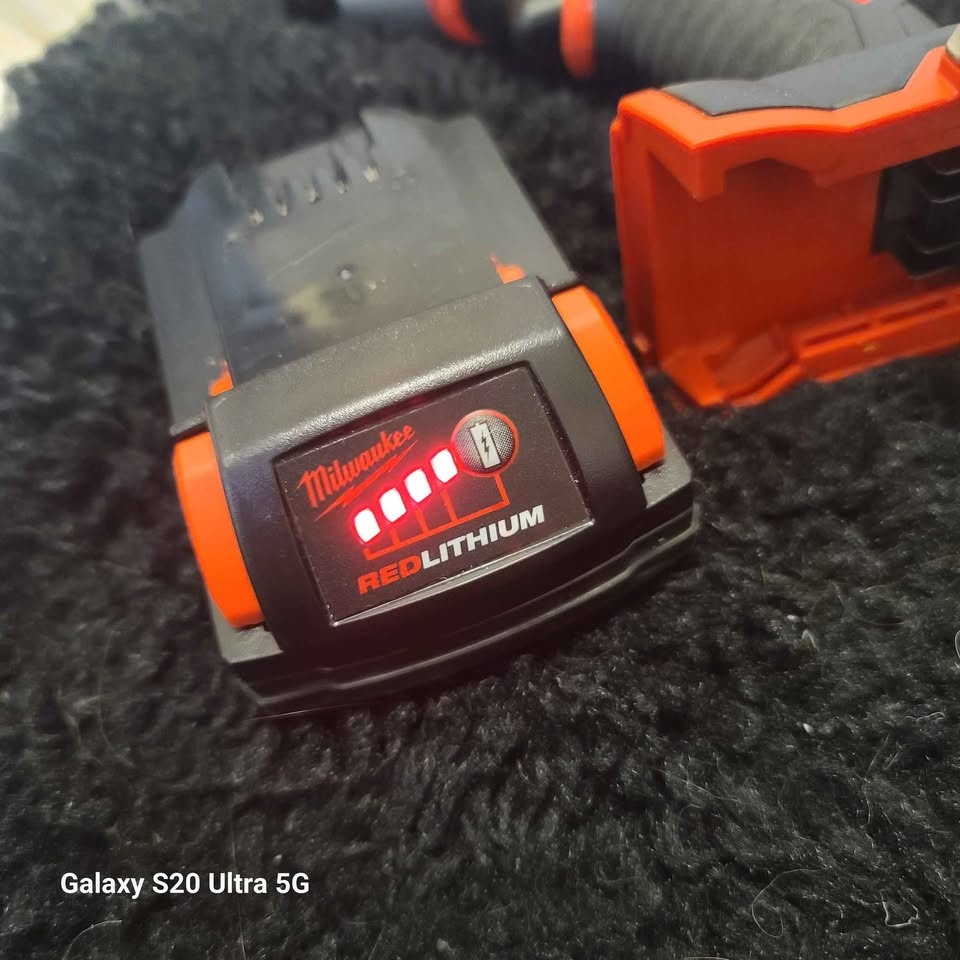 NEW Milwaukee M18 IMPACT WRENCH with NEW Milwaukee Lithium BATTE - photo 3