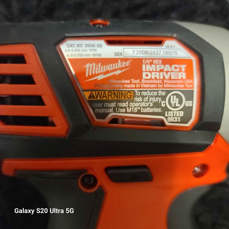 NEW Milwaukee M18 IMPACT WRENCH with NEW Milwaukee Lithium BATTE - photo 4