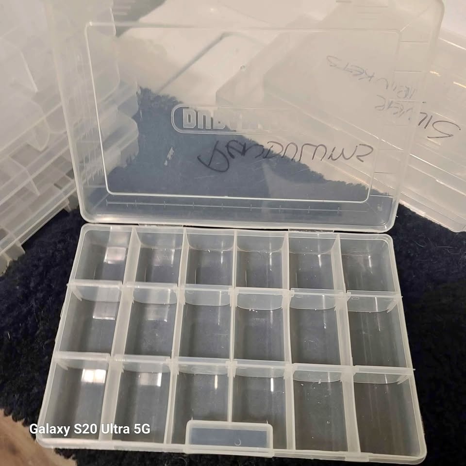 7 SMALLER STORAGE CONTAINERS