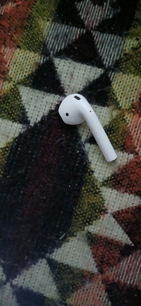 Apple Airpod 2nd Gen - photo 3