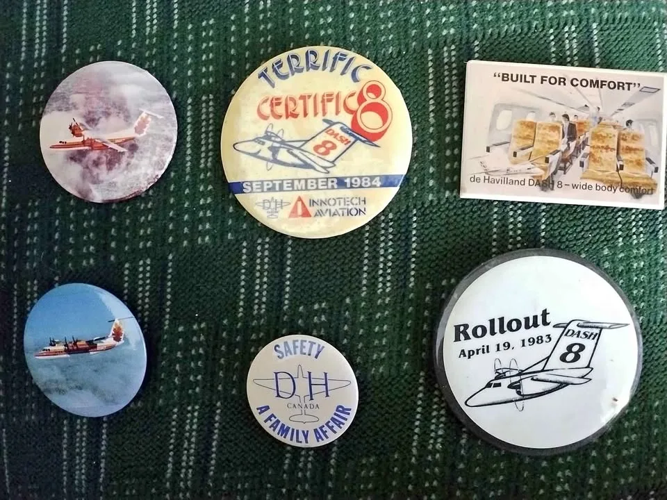 de Havilland Buttons 🥕 thumbnail