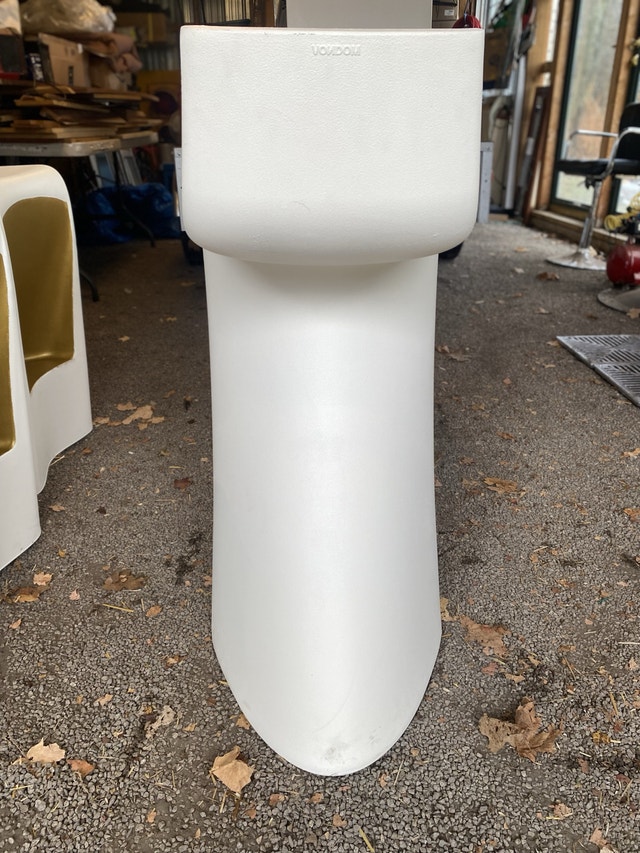 5 VONDOM Wing 28.25" chairs/1 bar table 2 patio tables - photo 3