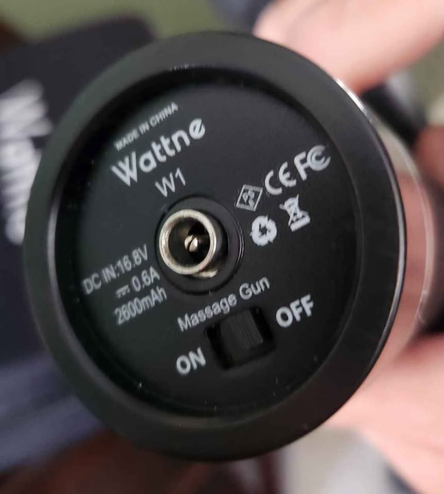 Wattne W1 massage gun in excellent condition - photo 3