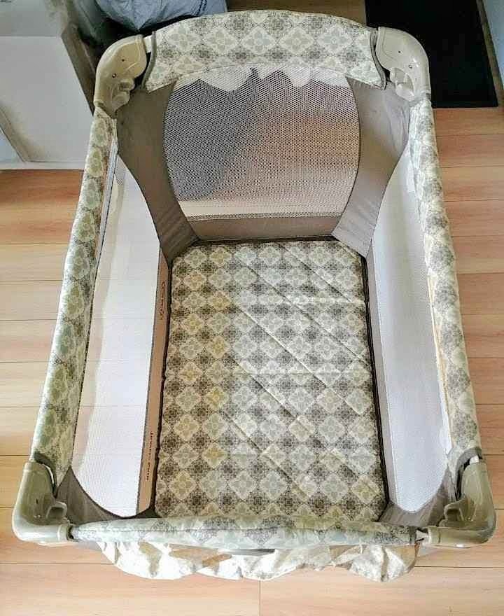 Graco Travel Portable Crib West End Downtown