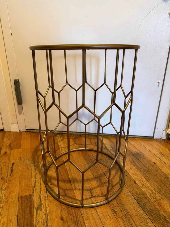 Glass top side table - photo 2