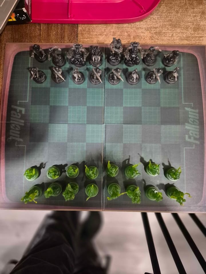 Fallout Chess Set - photo 2