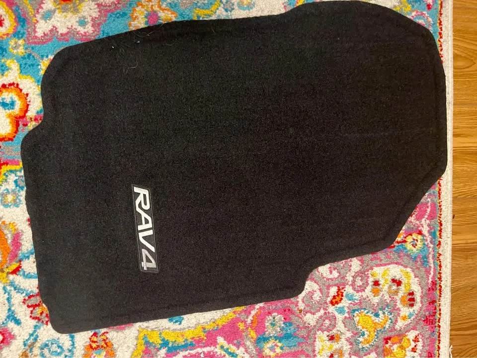 Toyota RAV4 Carpet Floor Liners - Brand New image indicator(6)