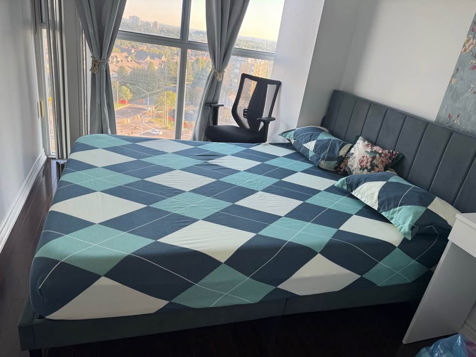 Queen size bed with mattress for sale - photo 3
