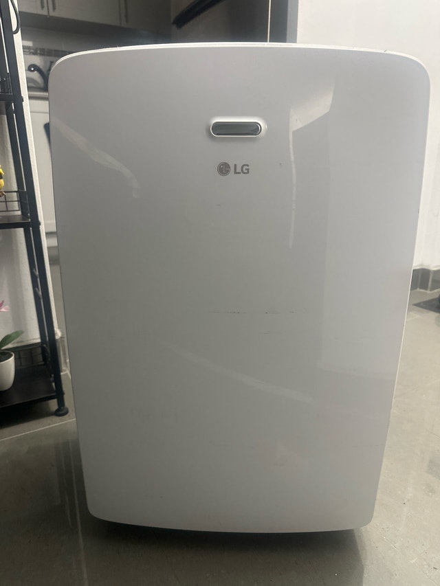 LG Air Conditioner - photo 2