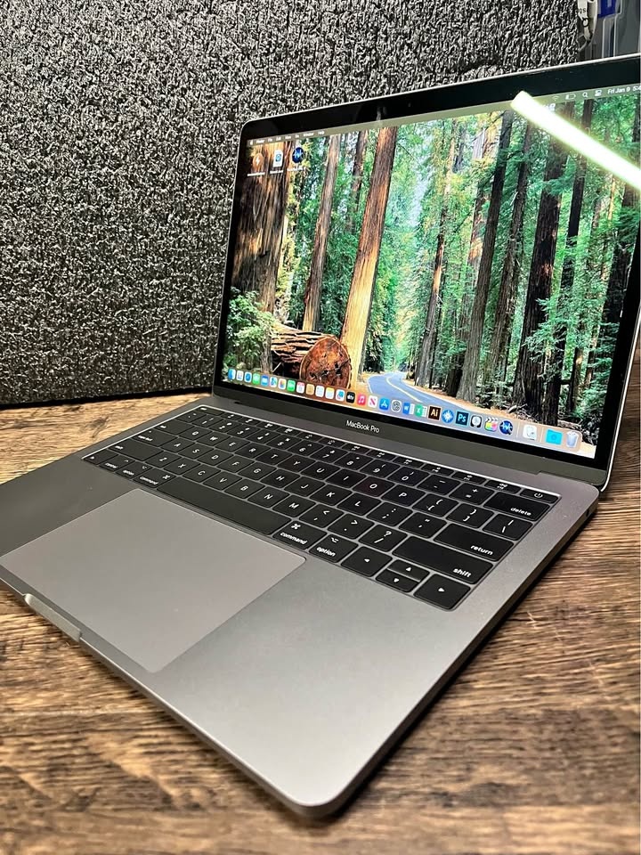MacBook Pro 13” - 2017 Ventura Good Battery + Apple Charger