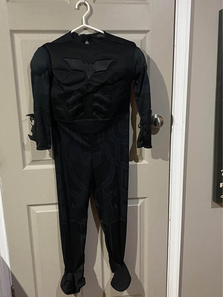 Batman Halloween Costume Size with Mask/Hood. Size 6-10 Medium - photo 2