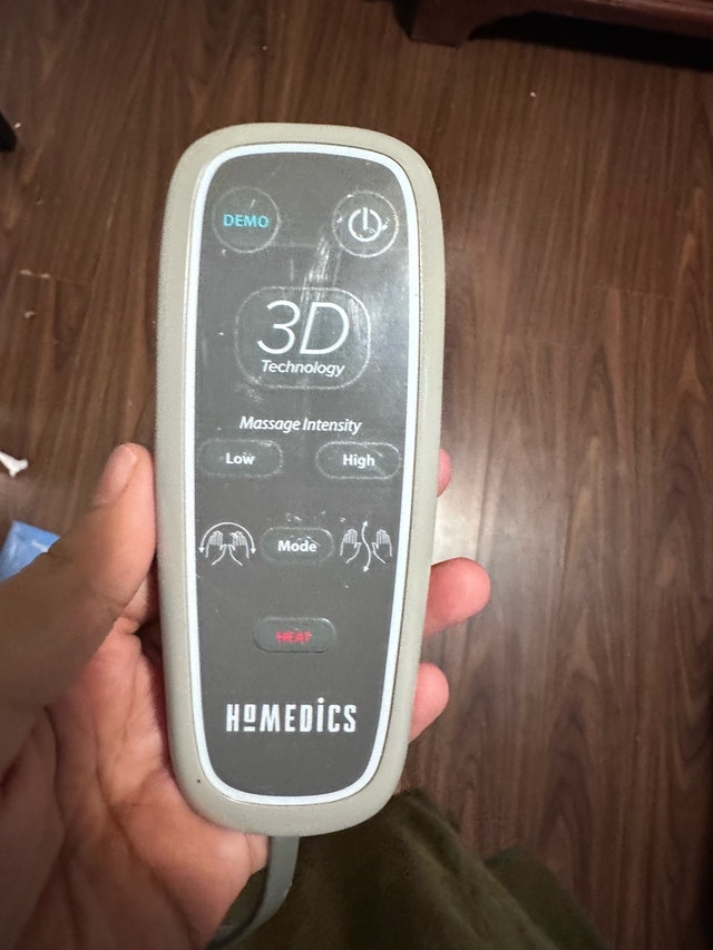 Homedics triple shiastsu with heat massage chair - photo 3