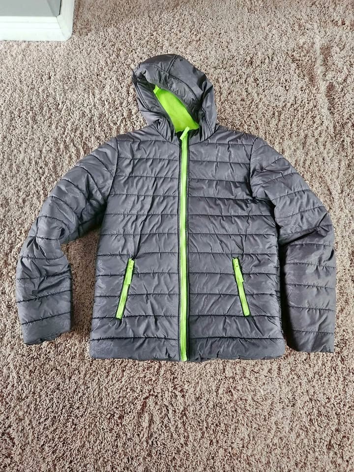 Kids puffer jacket size XXL 14-16