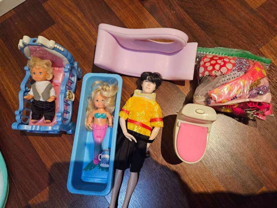 15 Barbie dolls + house accessories - photo 4