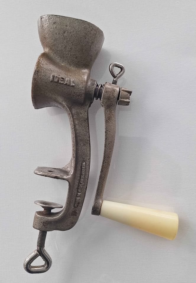 Vintage Graters - photo 2