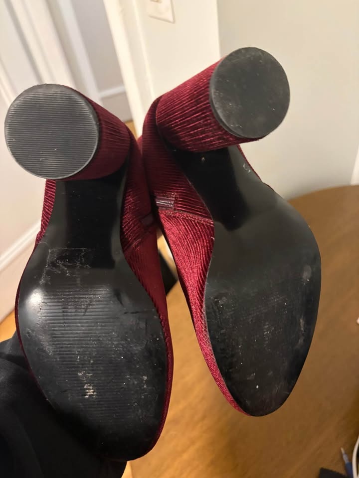 Gorgeous Burgundy Booties Sz9 - photo 3