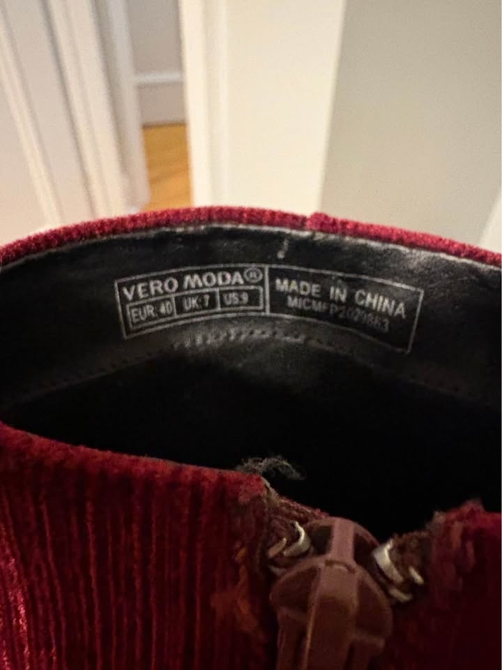 Gorgeous Burgundy Booties Sz9 - photo 5