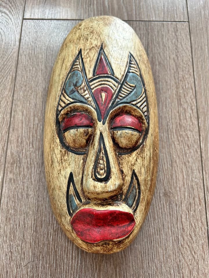 Hand-Carved Painted Wooden Tribal Mask – Vintage Folk Wall Decor