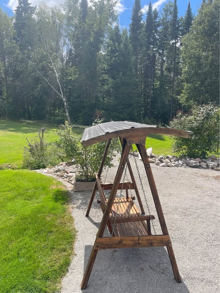 Gorgeous Cedar Swing With Metal Roof - photo 3