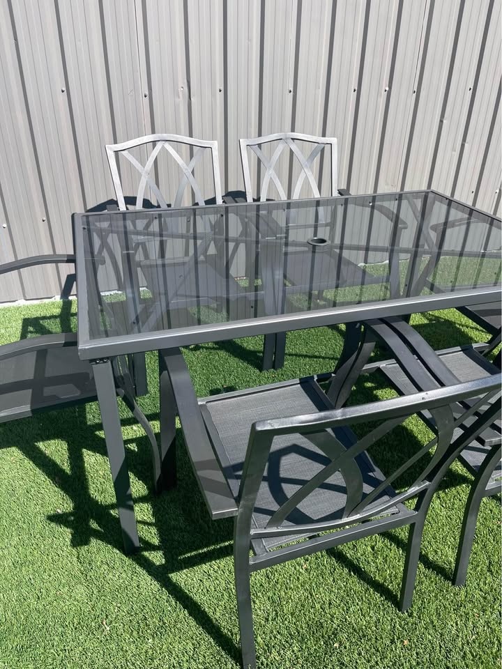 New Patio Set - Table With Glass Top & 6 Mesh Chairs - photo 2