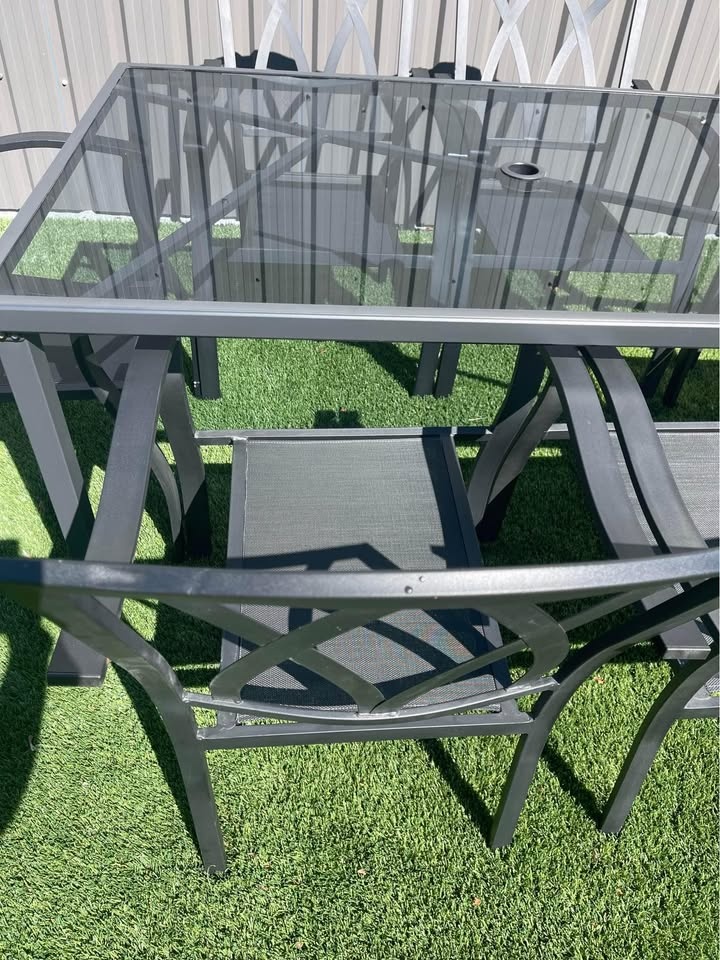 New Patio Set - Table With Glass Top & 6 Mesh Chairs - photo 3