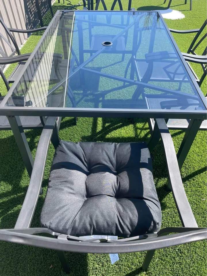 New Patio Set - Table With Glass Top & 6 Mesh Chairs - photo 5