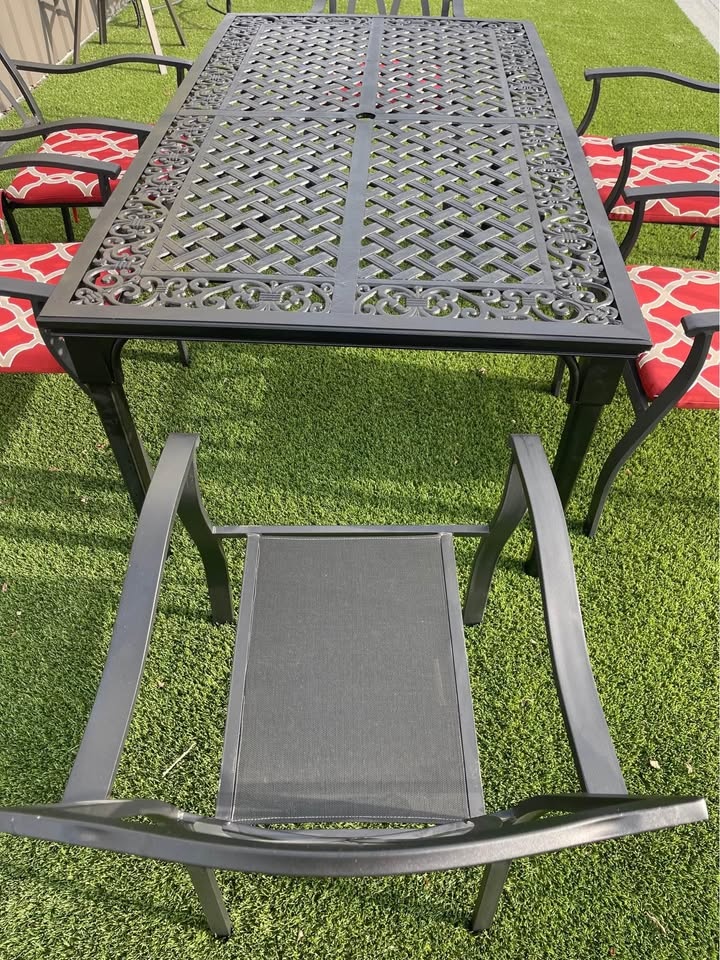 Cast IRON Patio Table With 6 New Metal &Mesh Chairs - photo 4