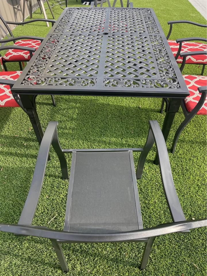 Cast IRON Patio Table With 6 New Metal &Mesh Chairs - photo 5
