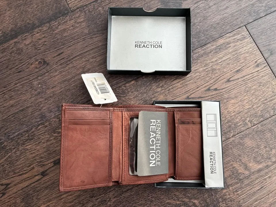 Brown leather wallet (unused) image indicator(2)