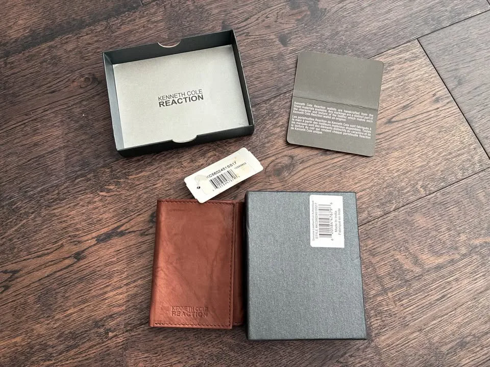 Brown leather wallet (unused) image indicator(3)