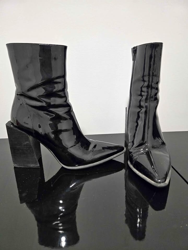 Black Patent Block Pointed Toe Heels 6.5W
