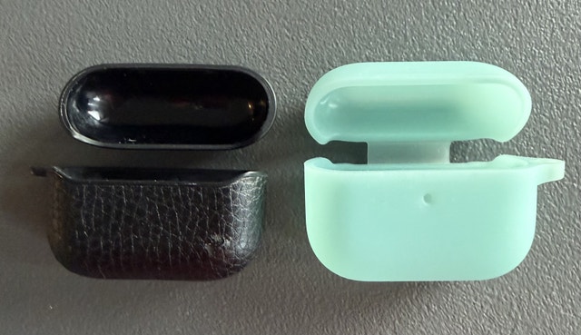 2x Apple AirPod Pro Silicone / Leather cases