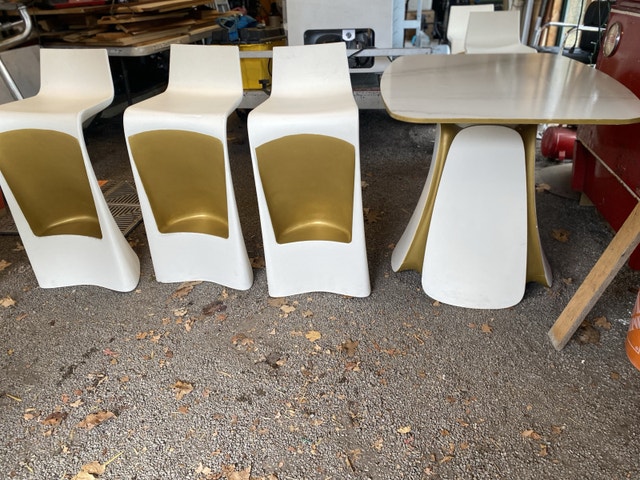 5 VONDOM Wing 28.25" chairs/1 bar table 2 patio tables - photo 2
