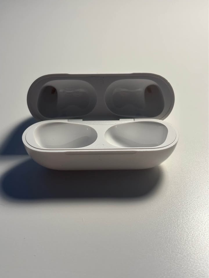 AirPods Pro 2nd Gen Case - photo 4