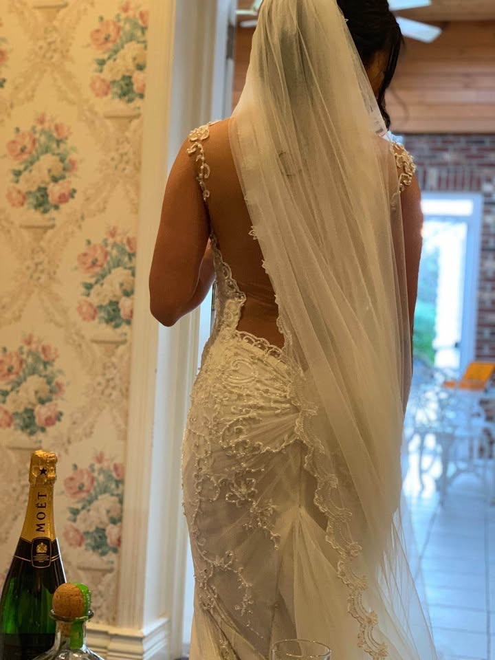 Galia Lahav “Isadora” Wedding Gown + Veil (Size 2) - photo 4