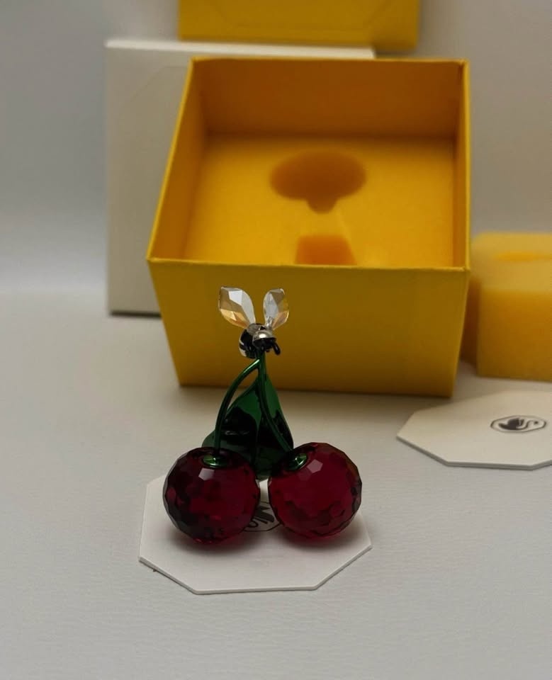 Swarovski Crystal IDYLLIA Bee and Cherry 5667550 - photo 3