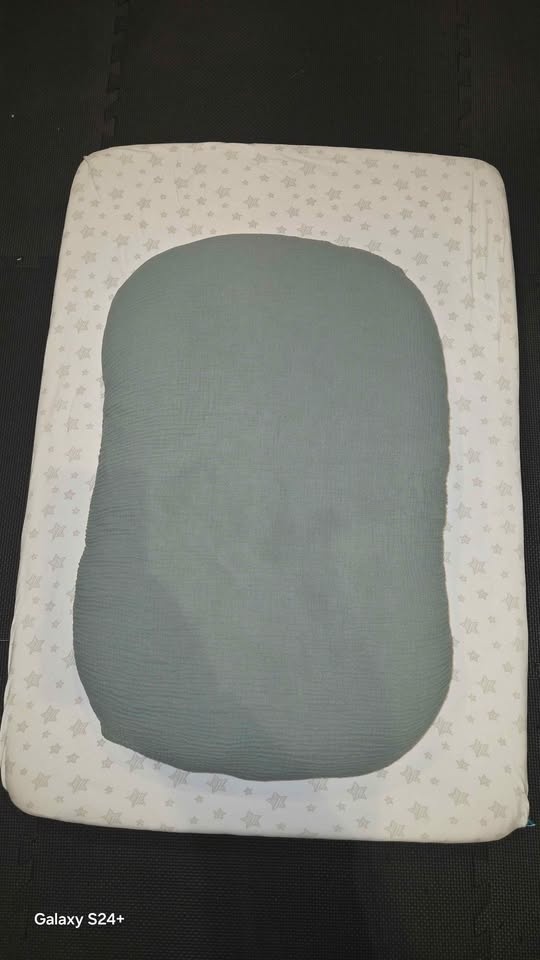 SNUGGLE ME ORGANIC BABY LOUNGER WITH ORGANIC WASHABLE COVER - photo 2