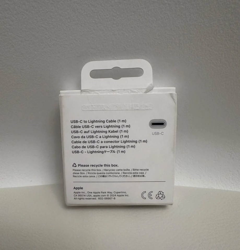 Authentic Apple USB-C to Lightning Cable - White - photo 3