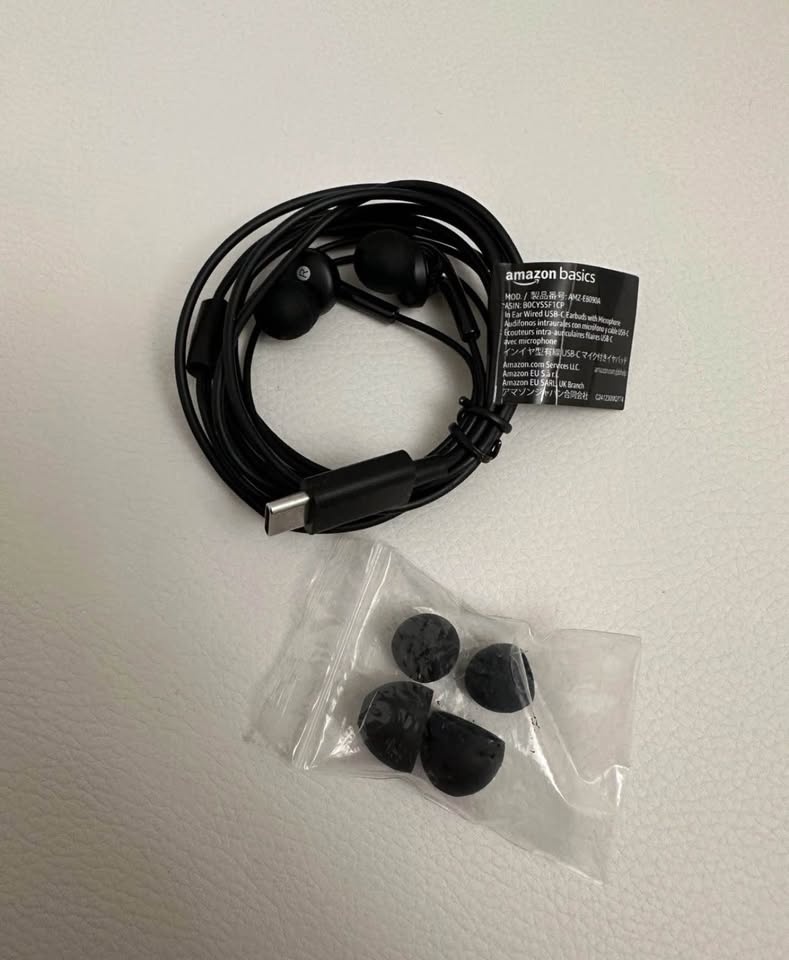 Amazon Basics Wired Earbuds with Microphone - photo 2